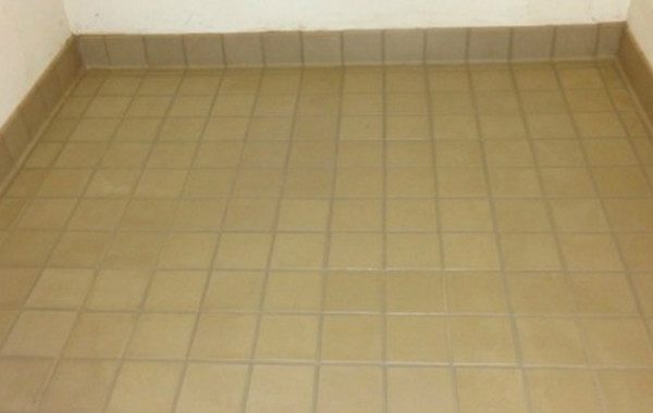 Removing Grease and Dirt From Grout Lines