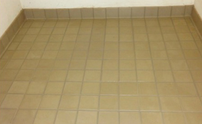 Removing-Grease-and-Dirt-From-Grout-Lines-After